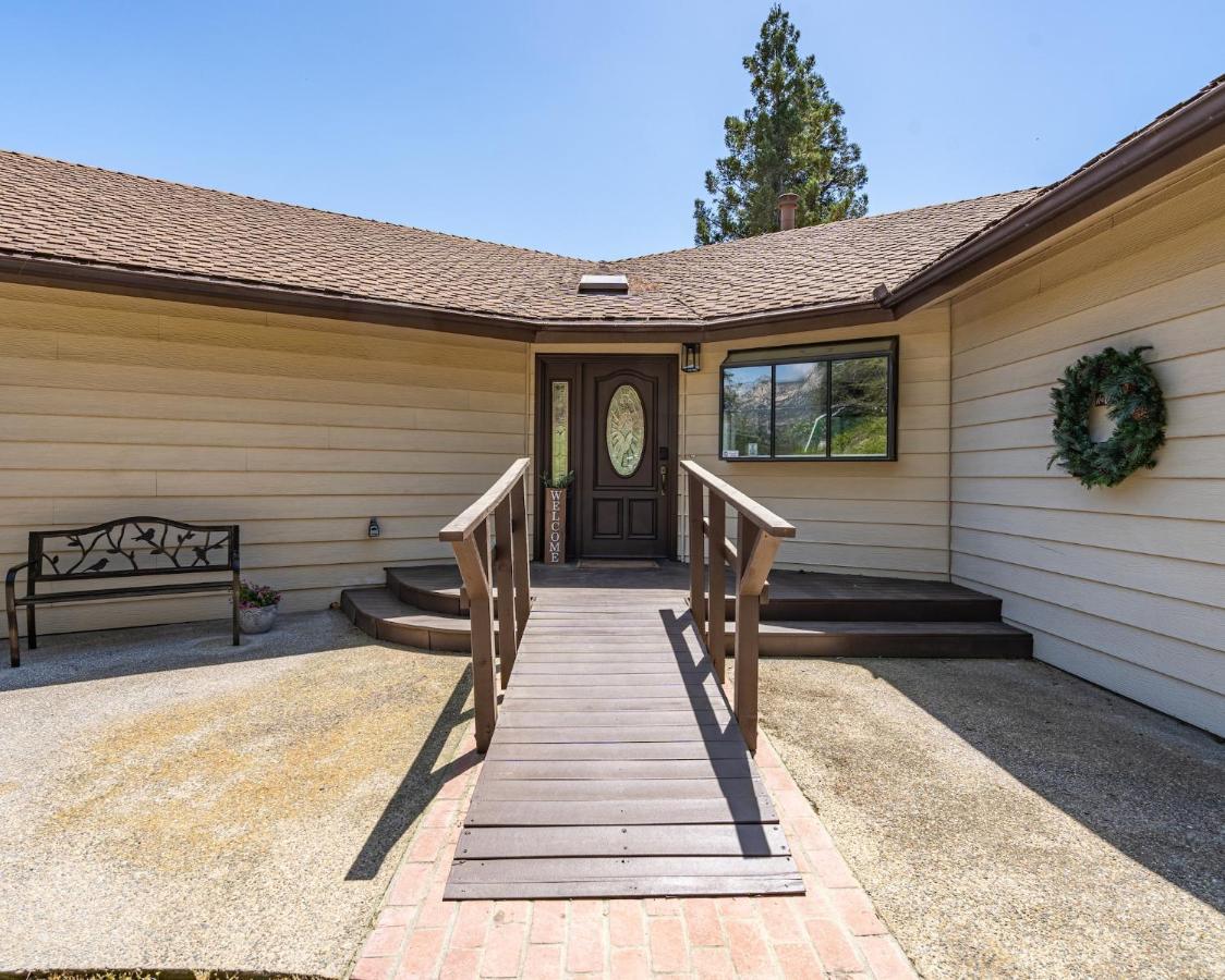 ת'רי ריברס Secluded Mtn Top Family Haven W/Views Spa & Arcade מראה חיצוני תמונה