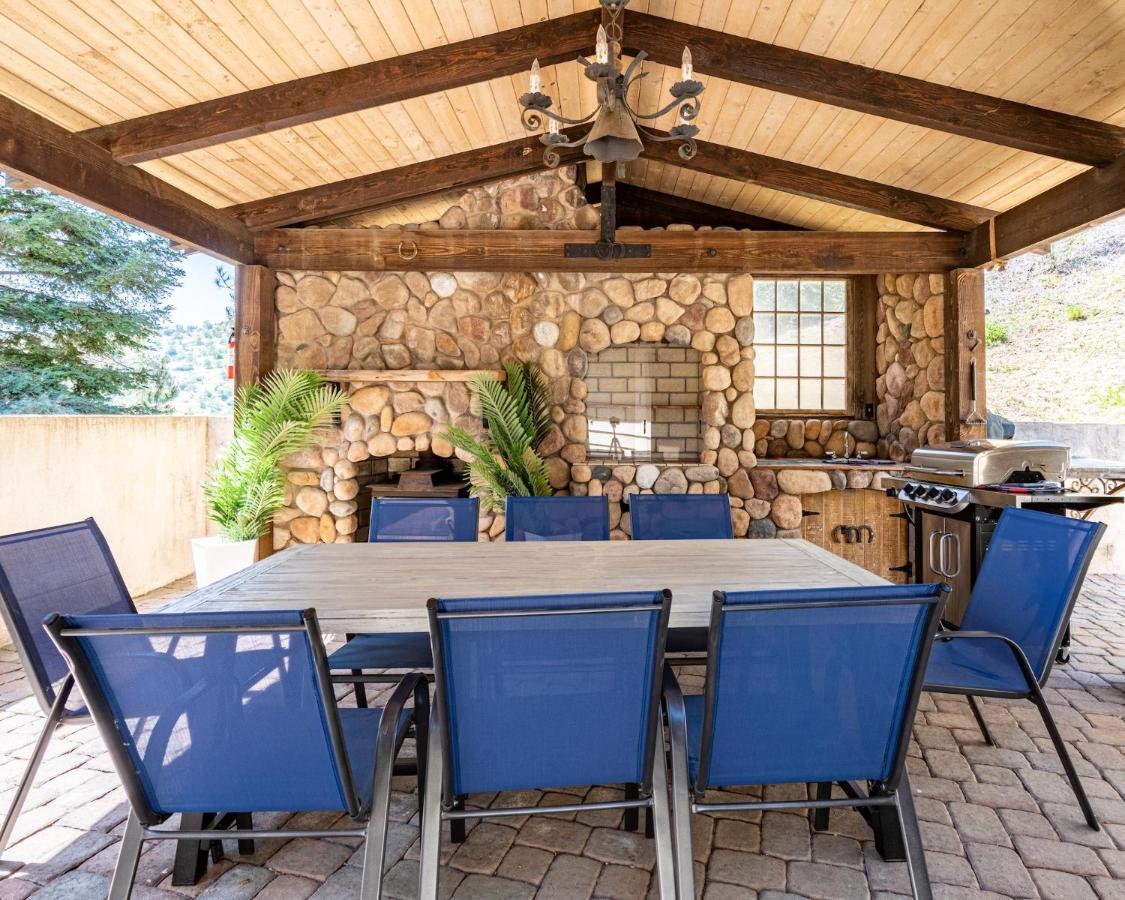 ת'רי ריברס Secluded Mtn Top Family Haven W/Views Spa & Arcade מראה חיצוני תמונה
