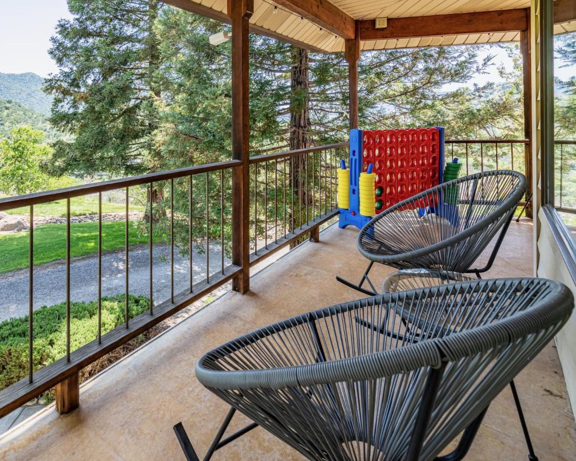 ת'רי ריברס Secluded Mtn Top Family Haven W/Views Spa & Arcade מראה חיצוני תמונה