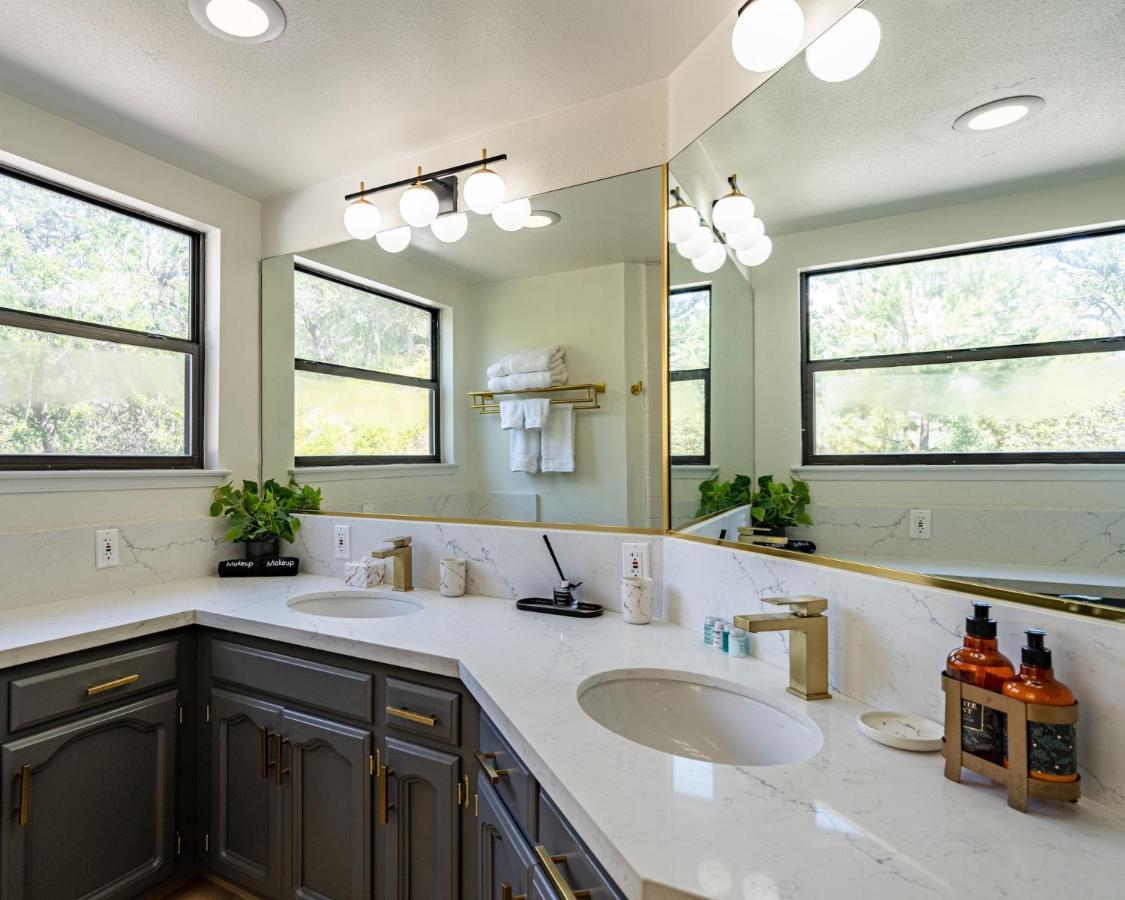 ת'רי ריברס Secluded Mtn Top Family Haven W/Views Spa & Arcade מראה חיצוני תמונה