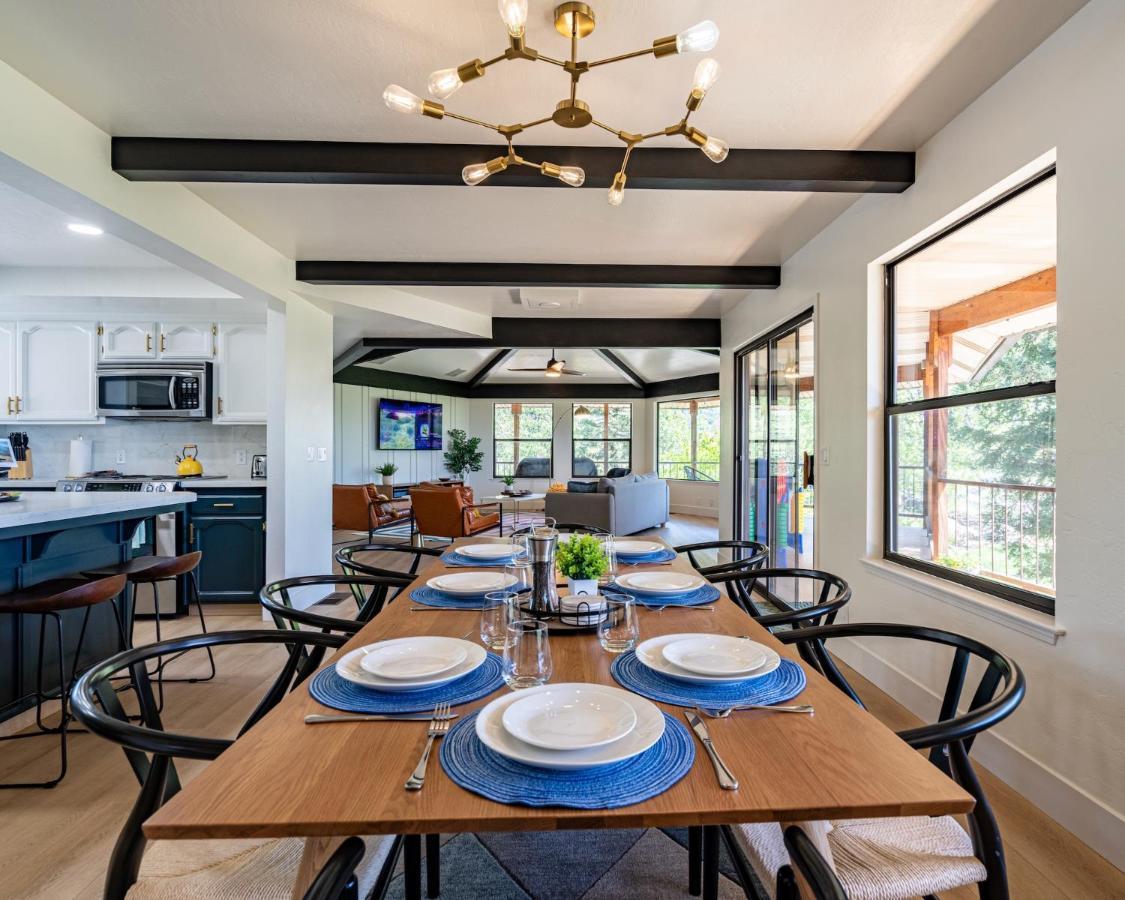 ת'רי ריברס Secluded Mtn Top Family Haven W/Views Spa & Arcade מראה חיצוני תמונה
