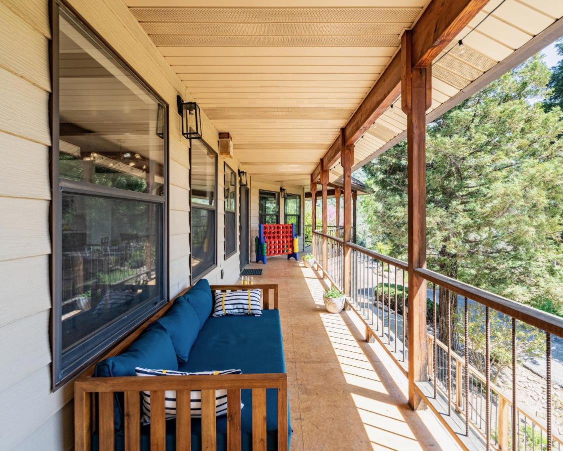ת'רי ריברס Secluded Mtn Top Family Haven W/Views Spa & Arcade מראה חיצוני תמונה