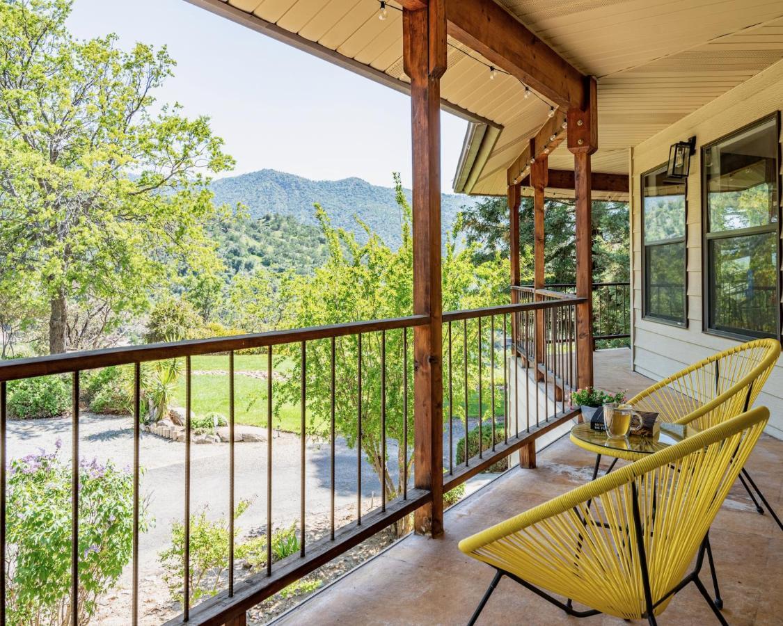 ת'רי ריברס Secluded Mtn Top Family Haven W/Views Spa & Arcade מראה חיצוני תמונה