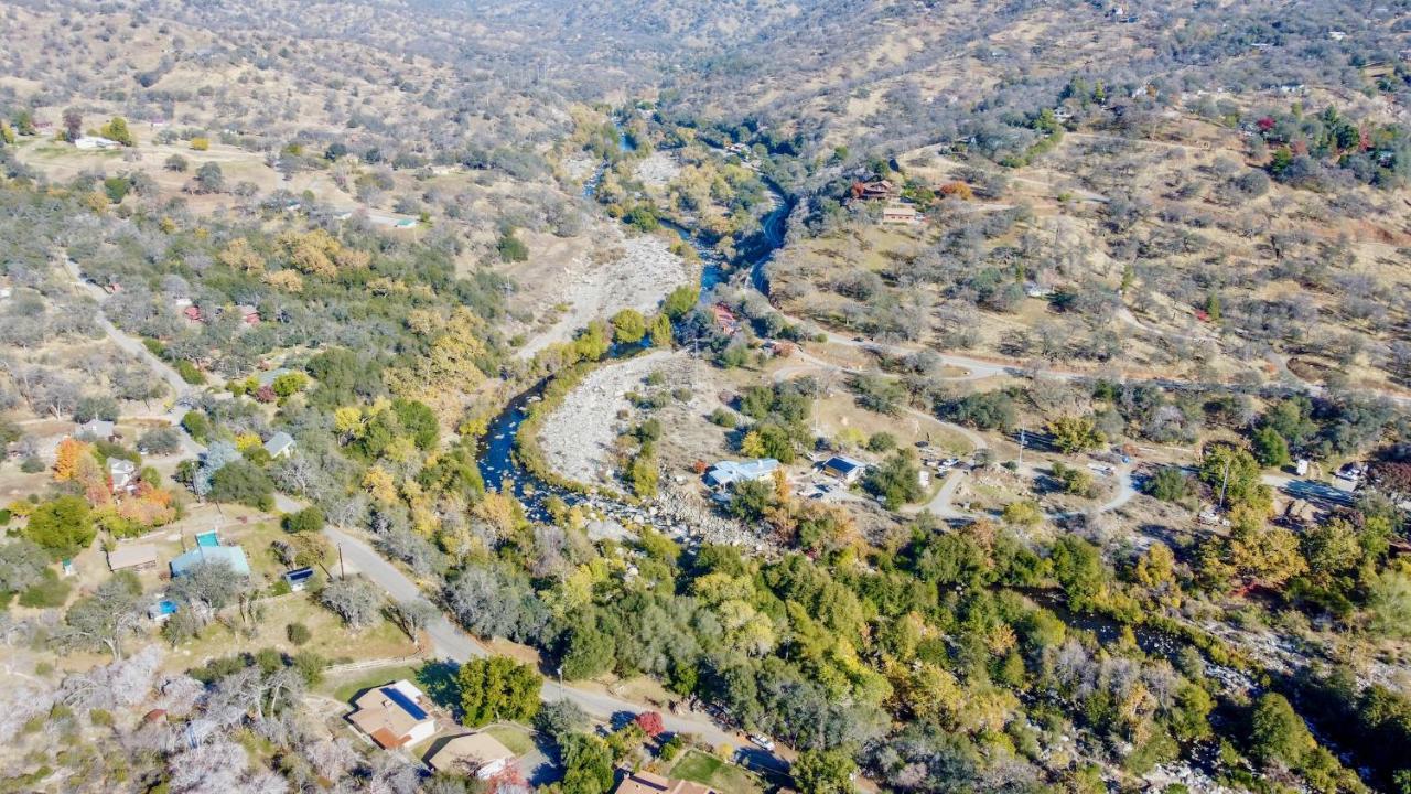 ת'רי ריברס Secluded Mtn Top Family Haven W/Views Spa & Arcade מראה חיצוני תמונה