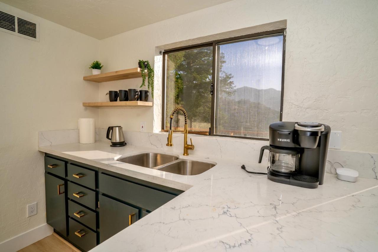 ת'רי ריברס Secluded Mtn Top Family Haven W/Views Spa & Arcade מראה חיצוני תמונה